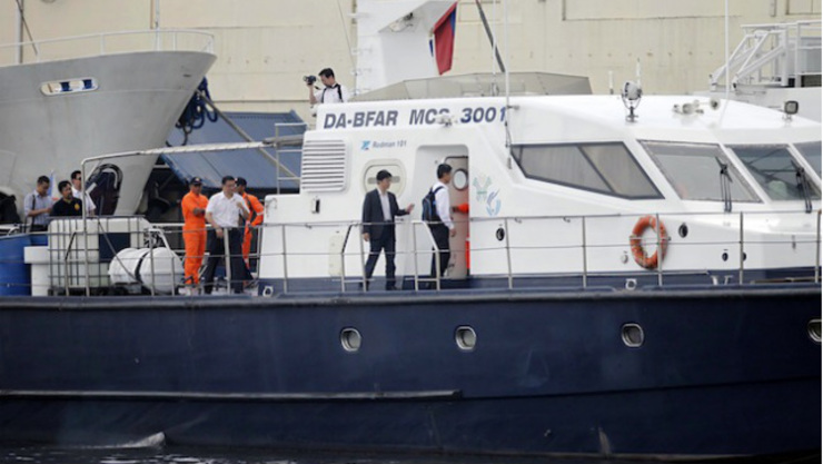  INSPECTION. Filipino and Taiwanese investigators inspect the MCS-3001 vessel involved in the death of a Taiwanese fisherman in South Harbor, Manila, Philippines on May 28, 2013. File photo by Susan Corpuz/EPA 