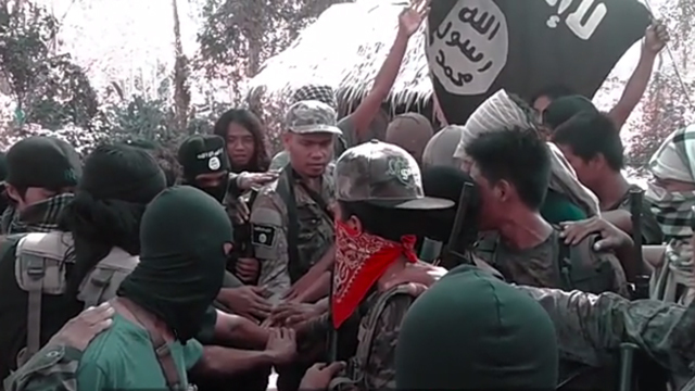 FIGHT IN PH? A new video shows ISIS calling on followers in Southeast Asia to fight either in Syria or in the Philippines. Screenshot from ISIS video 