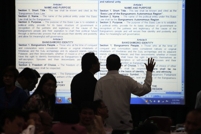 AMENDMENTS. Committee leaders scrutinize the proposed amendments to the Bangsamoro bill. 