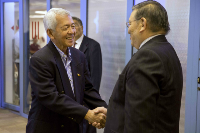 TOP DIPLOMAT. Philippine Foreign Secretary Perfecto Yasay Jr (left) shakes hands with Mongolia's former vice foreign minister Choinkhor Jalbuu at Chinggis Khaan International Airport for the 11th Asia-Europe Meeting (ASEM) Summit of Heads of State and Government in Ulan Bator, Mongolia, on July 14, 2016. Photo by Mark Schiefelbein/EPA/Pool  