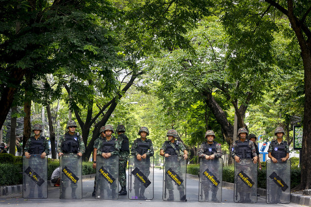 STANDING GUARD. Soldiers block the street outside the US embassy during a small protest against the military coup in Bangkok, Thailand, May 25, 2014. Diego Azubel/EPA