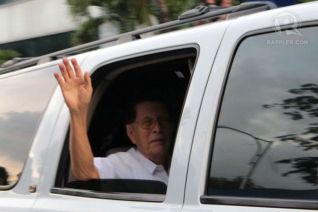 SURRENDER. Senator Juan Ponce Enrile waves to the media waiting outside the PNP Multipurpose Center ahead of booking procedures for his surrender. Photo by Joel Laporada/Rappler