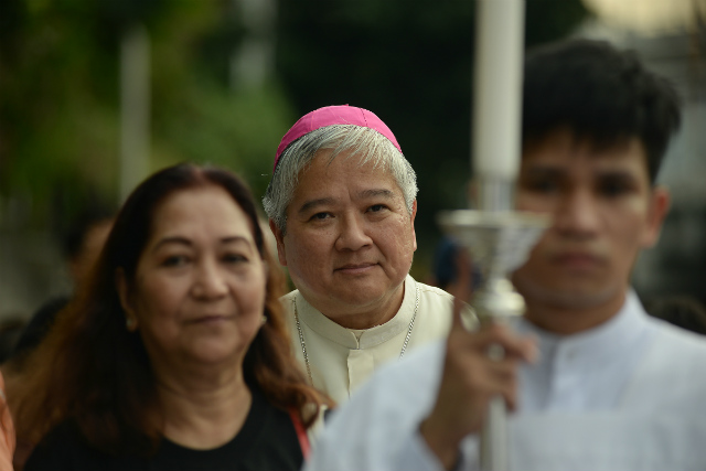 'HEAL OUR LAND.' Lingayen-Dagupan Archbishop Socrates Villegas returns to EDSA on November 5, 2017, for a Mass and procession against drug war killings. Photo by Maria Tan/Rappler   