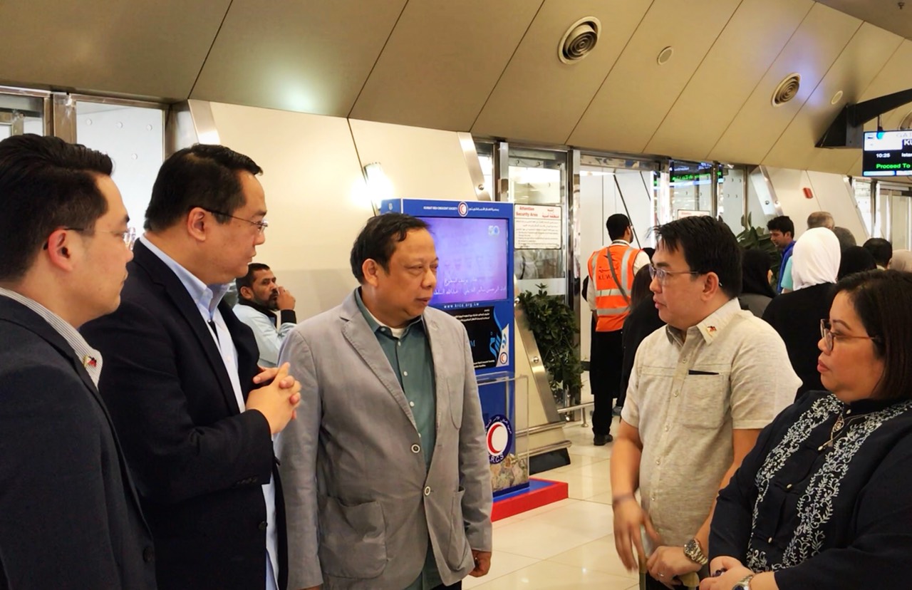 KUWAIT ENVOY. Philippine Ambassador to Kuwait Renato Villa briefs other government officials on the repatriation efforts for overseas Filipino workers in Kuwait. File photo courtesy of DFA 