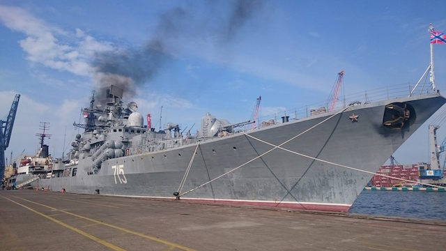 SANG PENGHANCUR. Kapal perang milik Rusia 'The Destroyer Bystriy' sedang bersandar di pelabuhan Tanjung Priok, Jakarta, hingga 29 Desember. Foto oleh Sakinah Ummu Haniy/Rappler 