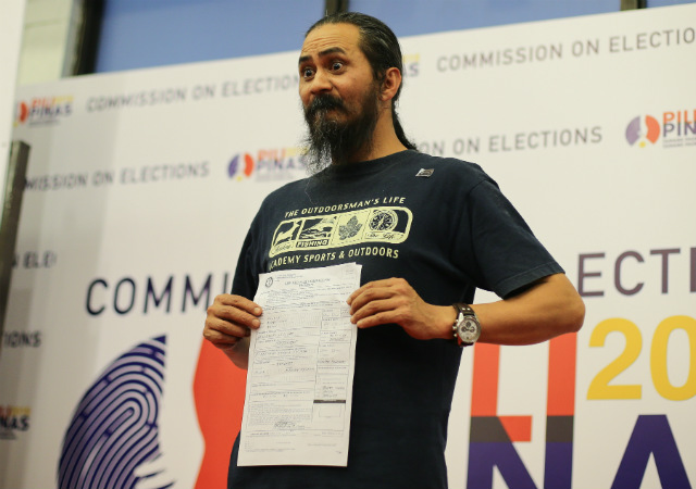 PRESIDENT LUCIFER? Filipino volunteer missionary Romeo John Ygonia, who calls himself ‘Archangel Lucifer,’ displays his certificate of candidacy at the Commission on Elections headquarters in Manila, Philippines, on October 13, 2015. Photo by Mark Cristino/EPA 
