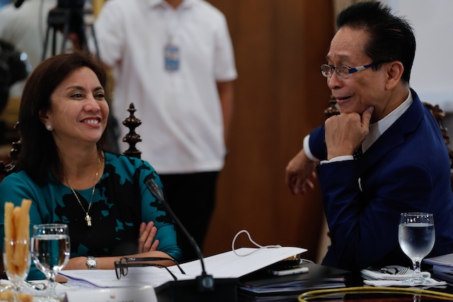 CABINET DAYS. In this file photo, Vice President Leni Robredo and Presidential Spokesperson Salvador Panelo chat at the 5th Cabinet meeting of the Duterte administration on August 22, 2016. Malacañang file photo 