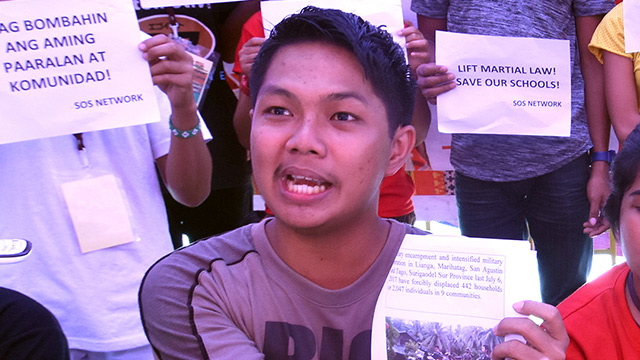 RIUS VALLE. Rius Valle, spokesperson of Save Our Schools - Mindanao shows photos of when military attacked Lumad ancestral lands. File photo by Maria Tan/Rappler 