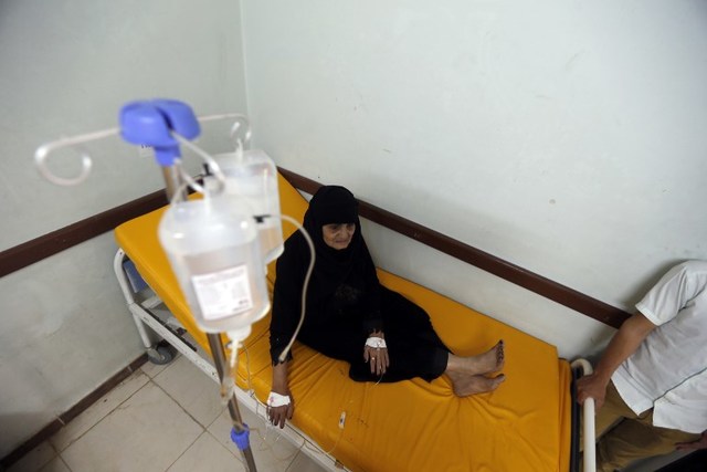 HEALTH EMERGENCY. A Yemeni woman suspected of being infected with cholera receives treatment at a makeshift hospital in Sanaa on July 13, 2017. File photo by Mohammed Huwais/AFP 