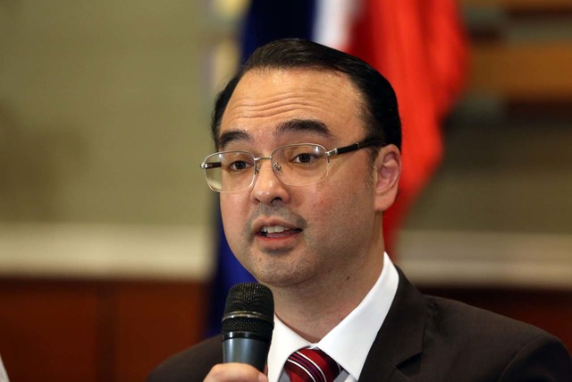 'RIGHTFUL EXERCISE OF DUTY.' Foreign Secretary Alan Peter Cayetano stands by the allegedly illegal rescues of abused OFWs in Kuwait last week. File photo by Malacañang   