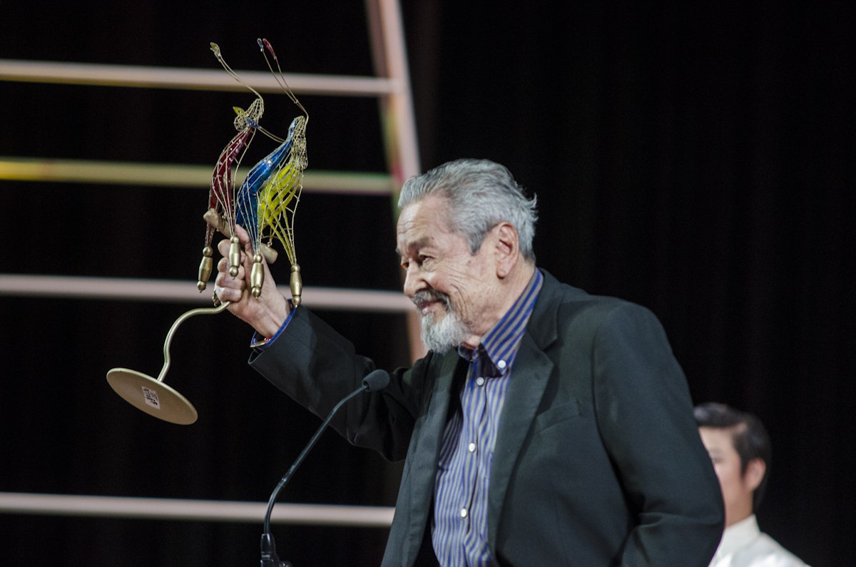 SCREEN LEGEND. In this file photo, Eddie Garcia receives a Cinemalaya 2018 award for his role in 'ML.' File photo by Rob Reyes 