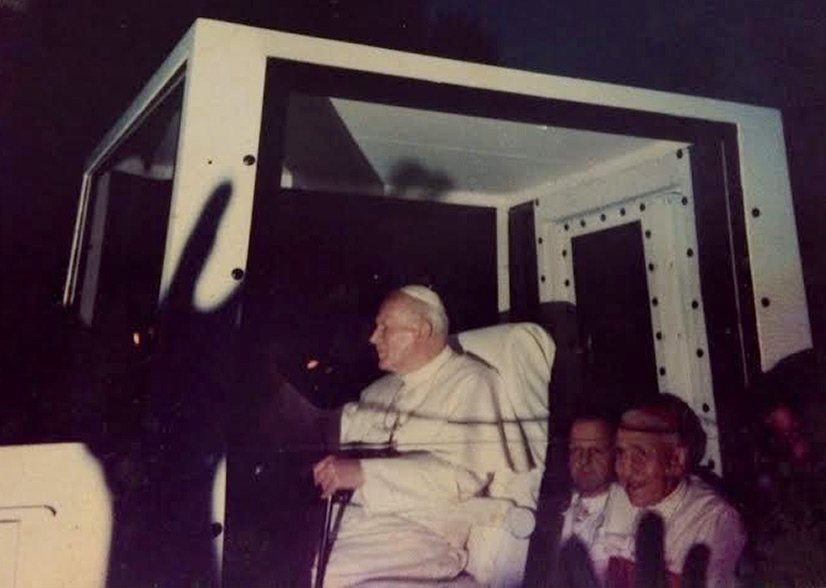 UP CLOSE. The Popemobile carrying John Paul II on his way to the Quirino Grandstand in Manila for the World Youth Day vigil on January 14, 1995