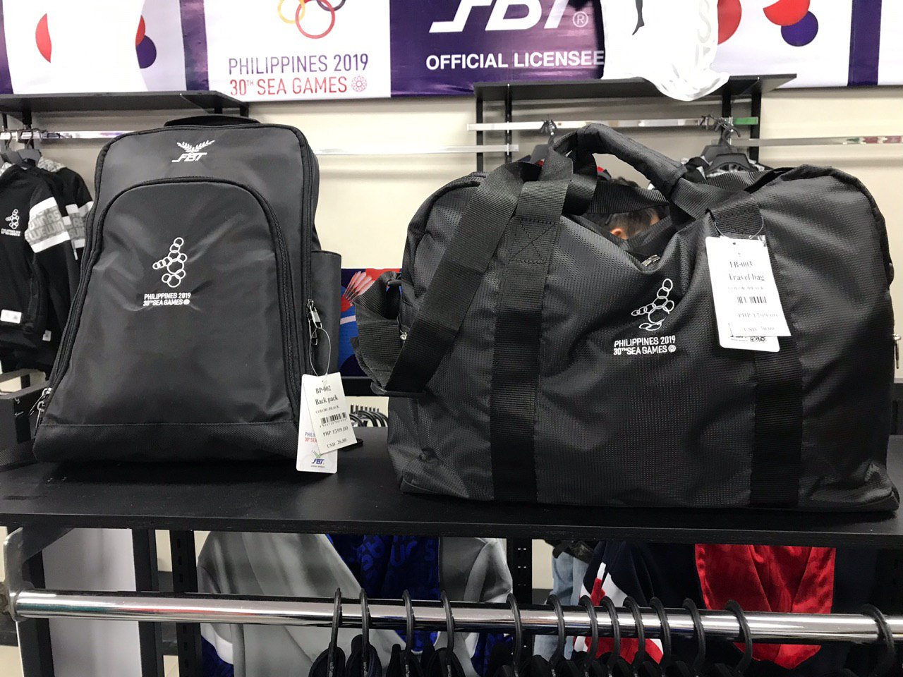 CARRY-ONS. The FBT backpack (left) and duffle bag cost P1,599 each (USD 26.5). Photo by Beatrice Go/Rappler 