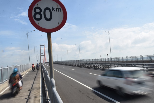 Tarif Tol Suramadu Turun, Nasib Operator Kapal Tambang Buntung