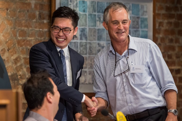 INDEPENDENCE TALK. In this photo taken on August 14, 2018, Victor Mallet, a Financial Times journalist and vice president of the Foreign Correspondents' Club (right) shakes hands with Andy Chan, founder of the Hong Kong National Party. File photo by Paul Yeung/Pool/AFP    