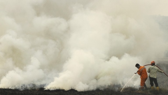 SMOG. Forest fires have caused widespread smog across the country and neighboring nations. Photo by AFP