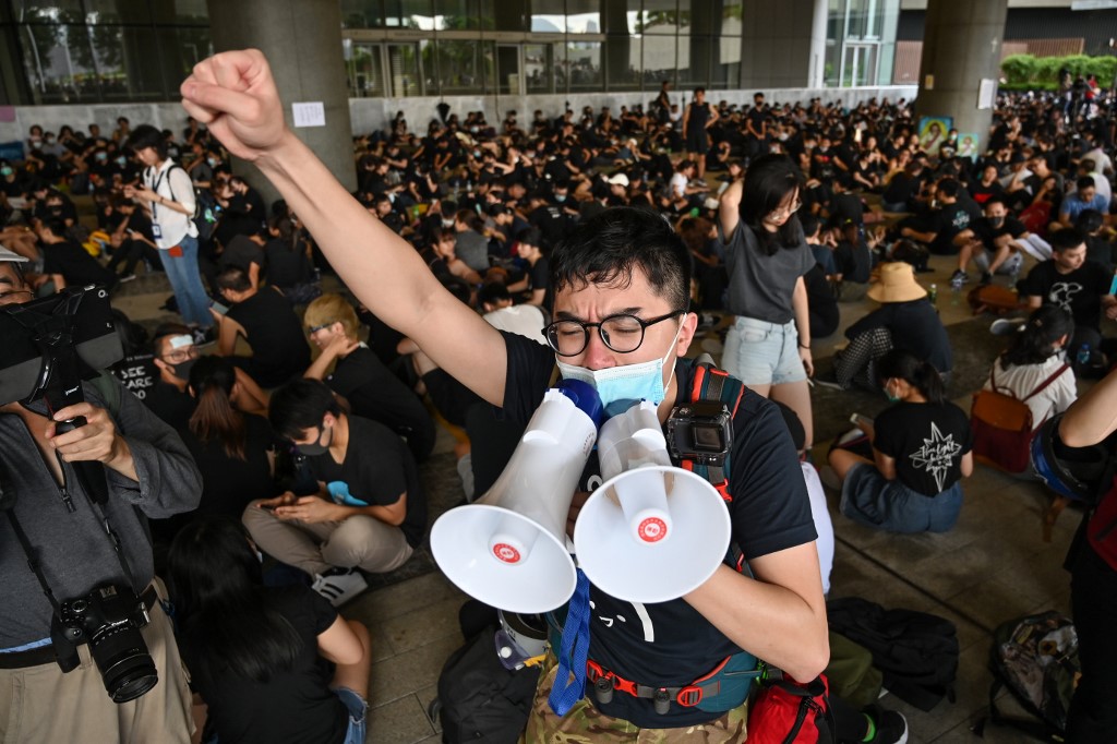 NEW PROTEST. Protesters gather outside the government headquarters in Hong Kong on June 21, 2019. Photo by Hector Retamal/AFP  