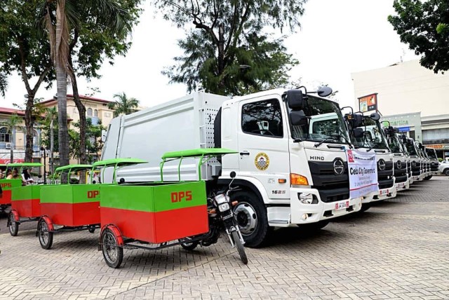WASTE. Cebu City acquires 21 new dump trucks to improve waste collection. Photo from Mayor Edgar Labella's Facebook page 