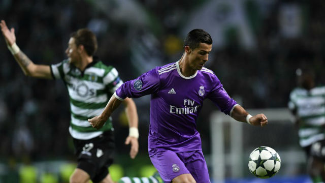 HOMECOMING. Ronaldo doesn't perform well against Sporting, but is treated like a returning hero. FRANCISCO LEONG / AFP 