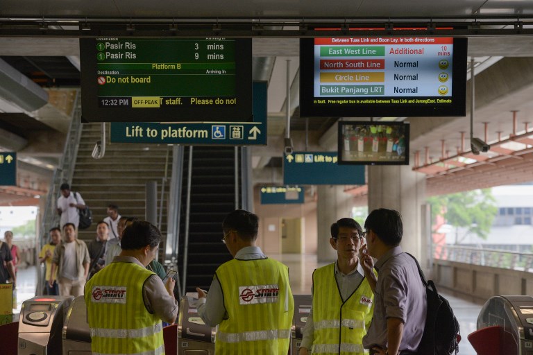 TROUBLED SYSTEM. Staff from SMRT speak to a passenger at the Joo Koon train station where two trains collided in Singapore on November 15, 2017. Photo by Toh Ting Wei/AFP 