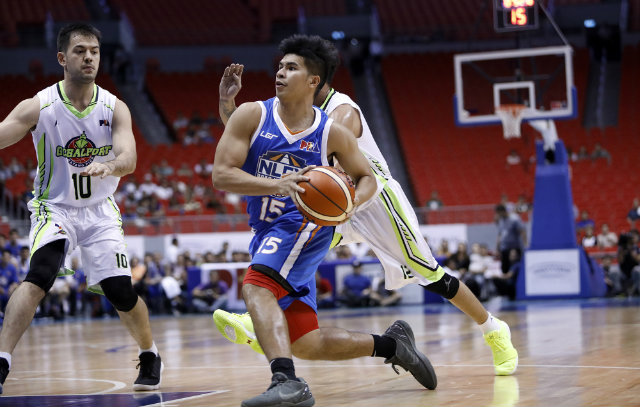 THROWING IT DOWN. Kiefer Ravena unwraps a Christmas dunk against GlobalPort. Photo from PBA Images 