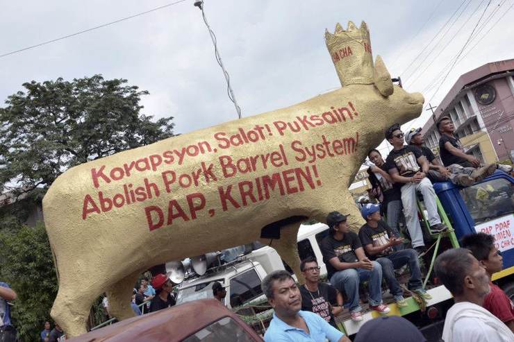 'PORK BARREL KING' Protesters at the anti-pork rally in Luneta in Manila on August 25, 2014. Photo by LeAnne Jazul/Rappler