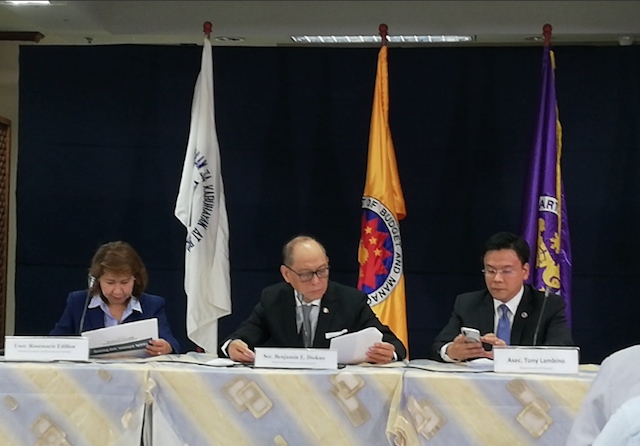 INFLATION BRIEFING. Budget Secretary Benjamin Diokno (middle) reads the joint statement of the Department of Budget and Management, Department of Finance, and National Economic and Development Authority on the May 2018 inflation figure. Photo from DBM 