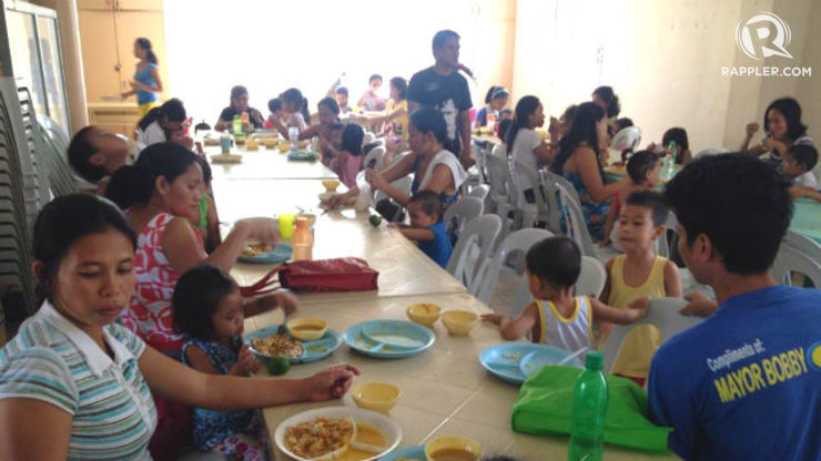 A ROOM FULL OF HAPPY FAMILIES. Families living along the floodways in Pasig City benefit from the feeding program of the San Antonio Abad Parish.