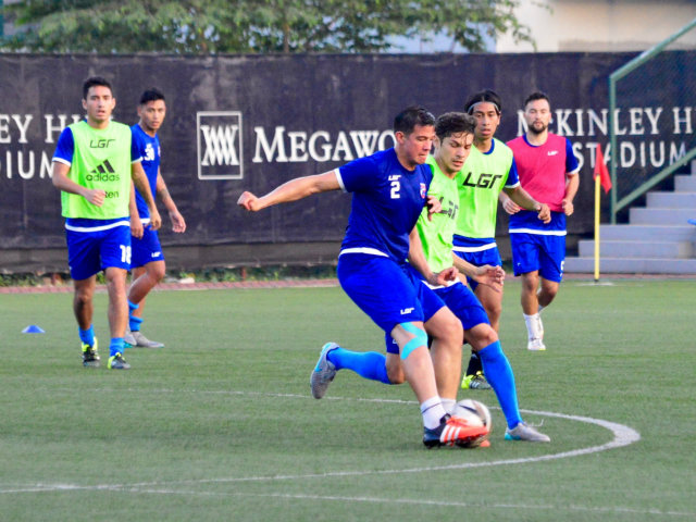 (From left to right) Patrick Reichelt, Dennis Villanueva, Rob Gier, Misagh Bahadoran, Daisuke Sato, Manny Ott during Azkals training on Monday, November 9. Photo by Bob Guerrero/Rappler
