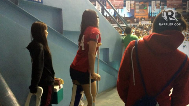 FRUSTRATED. Injured Kathy Bersola looks on as the Lady Maroons fight through UAAP 77 without her. Jane Bracher/Rappler