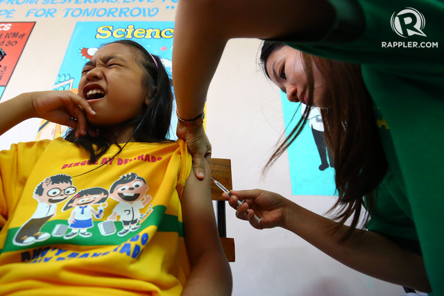 SCHOOL-BASED IMMUNIZATION. A student from Parang Elementary School gets a shot of Dengvaxia, the world's first-ever dengue vaccine. File photo by Ben Nabong/Rappler 