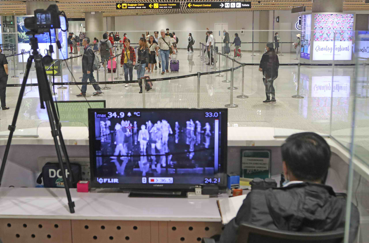 MONITORING. Mactan-Cebu International Airport monitors arriving passengers from China using thermal scanners. Photo by Gelo Litonjua/Rappler 