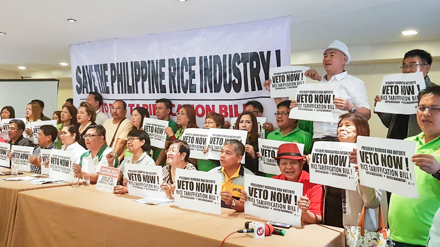 VETO SOUGHT. Various sectors under the rice industry call for President Rodrigo Duterte to veto provisions in the rice tariffication bill, which only needs his signature to become a law. Photo by Anna Mogato/Rappler 