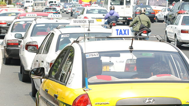 NEW GUIDELINES. Premium taxis are up next to be modernized under the Department of Transportation. File photo by Rappler 