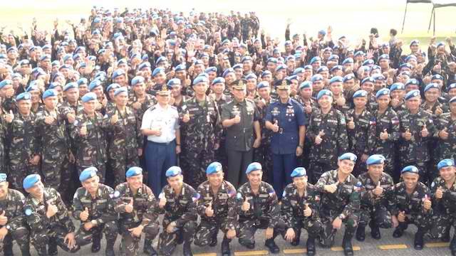 PEACEKEEPERS: File photo of Filipino peacekeepers returning from Liberia and Golan Heights. Rappler photo