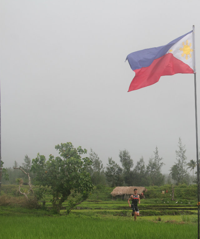 Brandley Weiss runs fast over the rice paddy in Albay during the fierce Xterrra competition. Photo by RHAYDZ B. BARCIA/Rappler