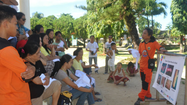 COMMUNITY-BASED. A Tanay Mountaineer member gives basic first aid training to barangay residents. Photo contributed by TM