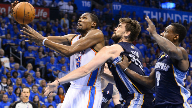 THUNDERSTRUCK. Kevin Durant puts up a shot over Memphis Grizzlies Marc Gasol during the first round of the playoffs. Photo by Larry W. Smith/EPA