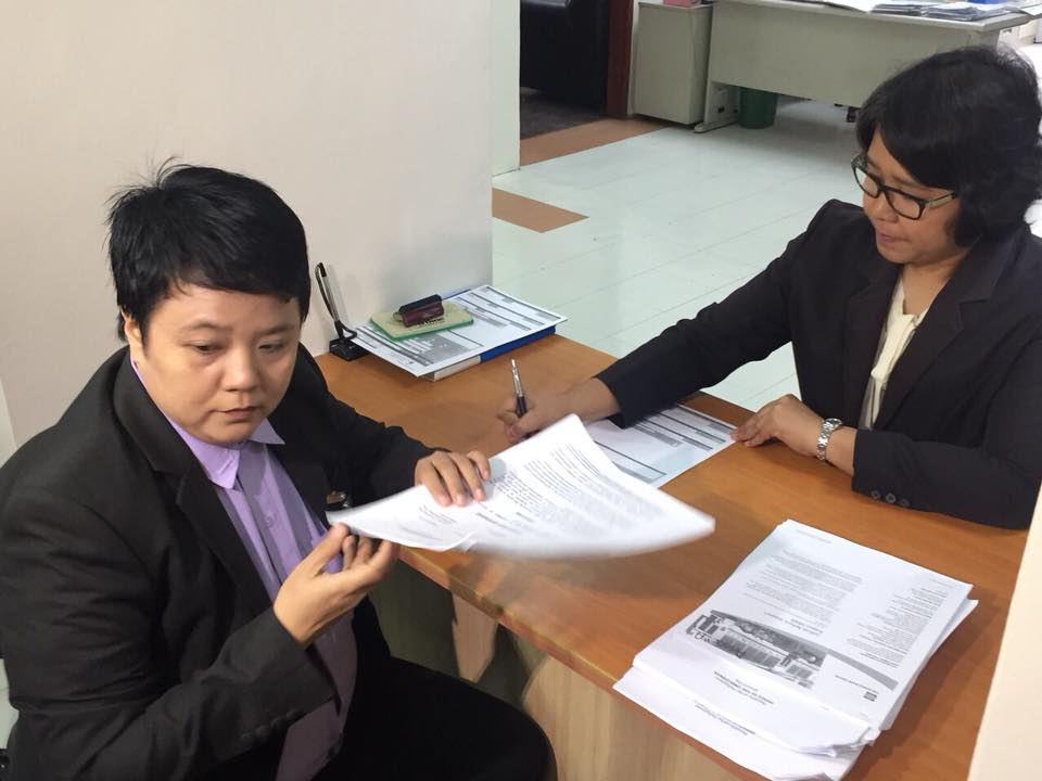 COMPLAINT. Private citizen named Rjhay Laurea files a graft complaint against Court Administrator Midas Marquez at the Office of the Ombudsman on July 2, 2018. Photo by Rappler 
