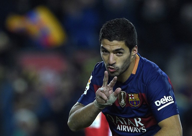 PESTA GOL. 'Hattrick' Luis Suarez membawa Barcelona unggul enam gol tanpa balas dari Athletic Bilbao. Foto oleh Lluis Gene/AFP