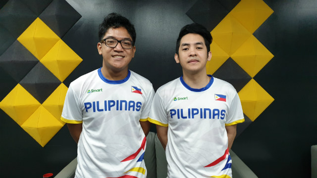 SIBOL STARCRAFT II. Justin 'NuksPH' Santos (L) and Caviar 'Enderr' Acampado (R) are the Philippines' aces for StarCraft II in SEA Games 2019. Photo by Kyle Chua/Rappler  