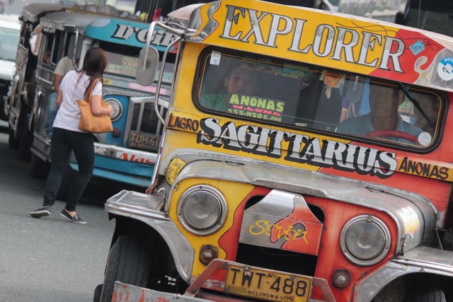 FARE HIKE. The government approves a provisional fare hike of P1 for jeepneys in Metro Manila, Central Luzon, and Calabarzon. Rappler file photo 