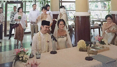 Prisia dan Iedil saat menggelar akad nikah pada 1 Juni 2016 silam. Foto dari akun instagram Sharifah Amani. 
