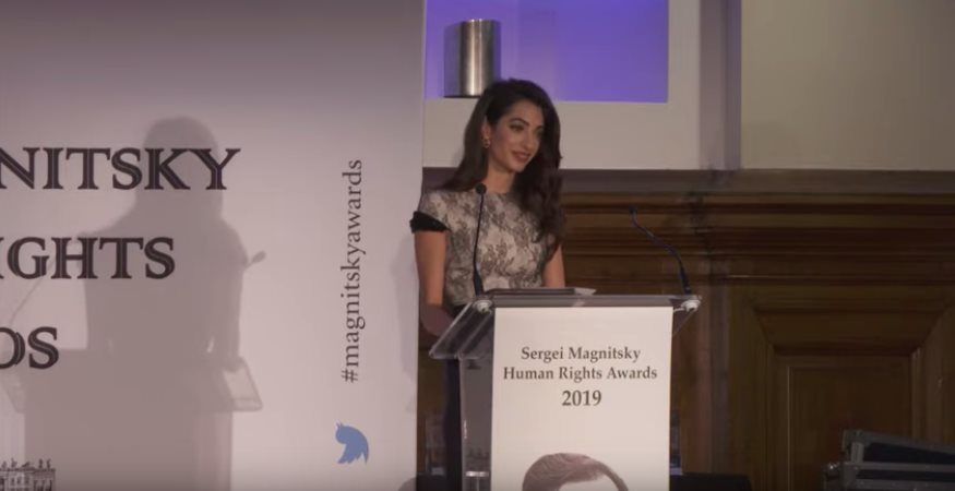 SUPPORT JOURNALISTS. International human rights lawyer Amal Clooney urged global support for journalists as she presents the Sergei Magnitsky Award for Outstanding Investigative Journalist to Rappler CEO Maria Ressa. Screenshot from Youtube 