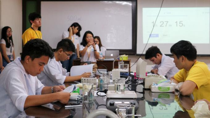 LAB SKILLS. Participants in the Laboratory Skills competition focus on their resource materials. Photo from Ateneo de Manila University 