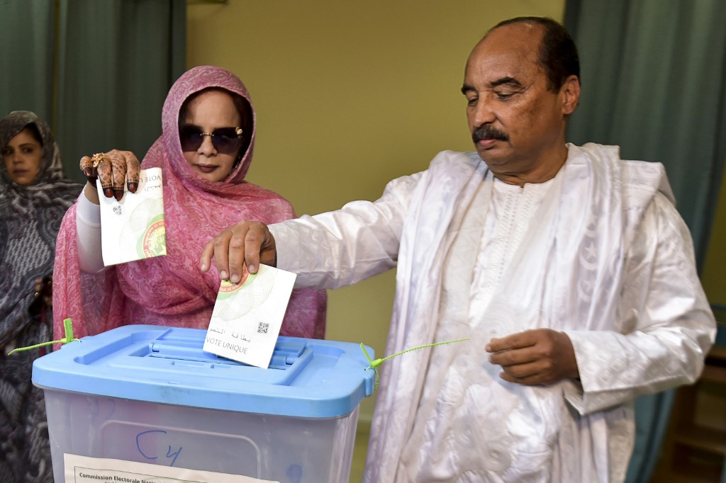 ELECTION. Mauritanian President Mohamed Ould Abdel Aziz (R) casts his ballot next to his wife Tekber Mint Melainine Ould Ahmed (L), on June 22, 2019, at a polling station in Nouakchoot during the presidential election. Photo by Sia Kambou/AFP 