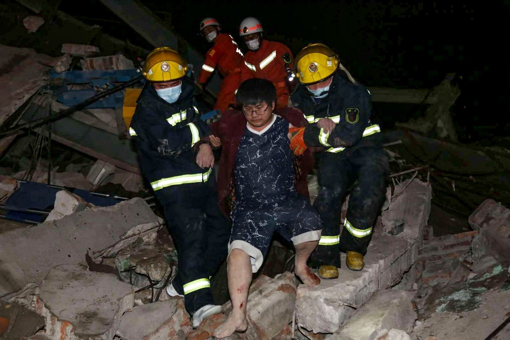 COLLAPSE. A man is helped out of the rubble of a collapsed hotel by rescuers in Quanzhou, in China's eastern Fujian province on March 7, 2020. Photo by STR/AFP 