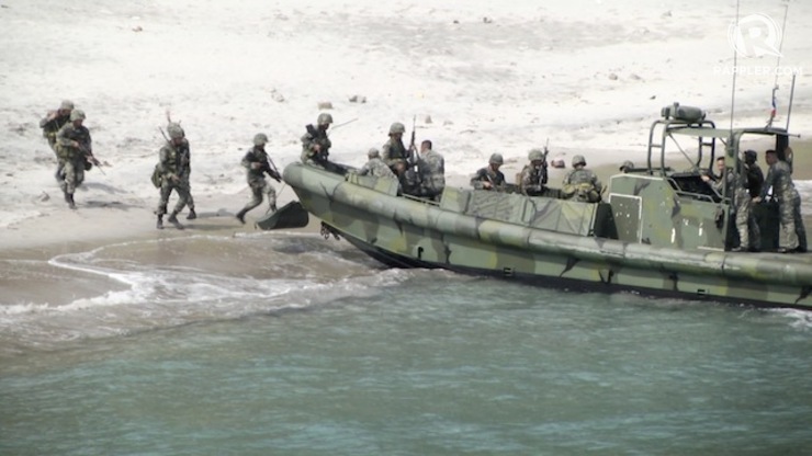 STEALTH ATTACK: Philippine Marines implement naval exercises with US troops. Rappler photo