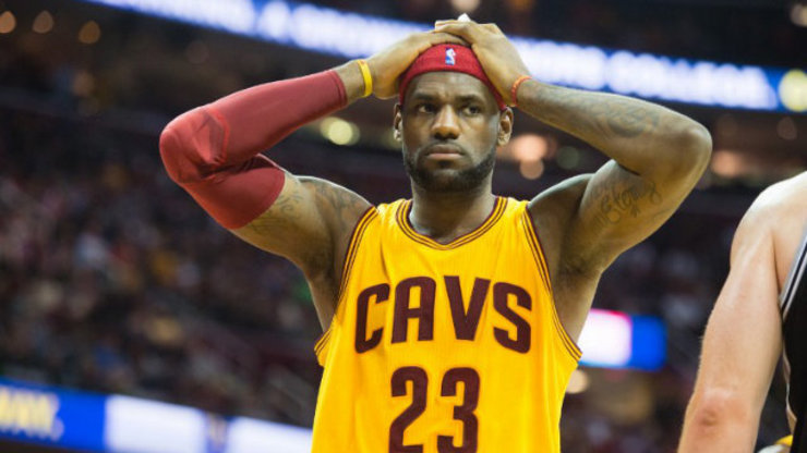 “LeBron James sad”的图片搜索结果