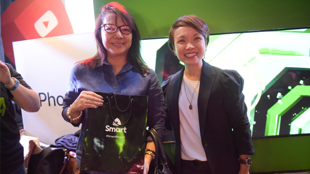 Rafaela Jose (left) is the first Smart postpaid subscriber in the Philippines to receive the iPhone 7. At right is Kathy Carag. Photo by Alecs Ongcal/Rappler  